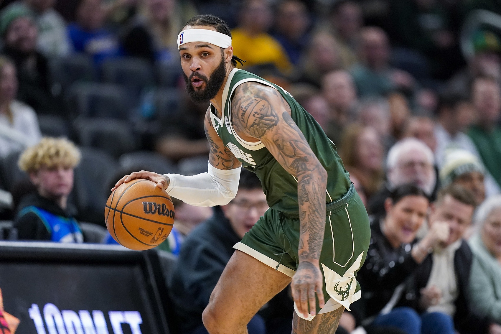 替補(bǔ)差距明顯！湖人替補(bǔ)共得13分 而雄鹿多達(dá)33分