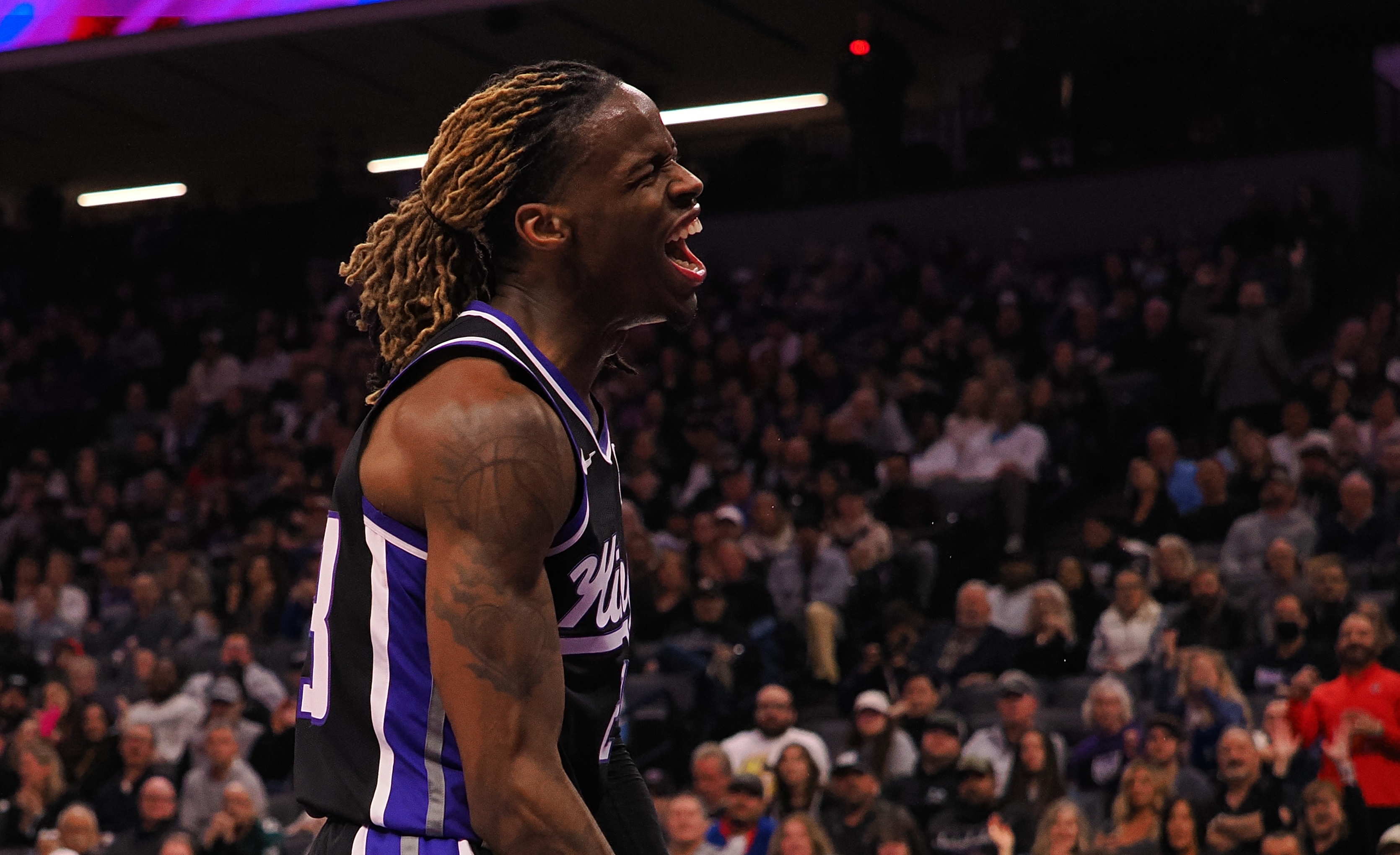 攻防盡力！基翁-埃利斯貼防庫(kù)里 全場(chǎng)12中7拿18分4助