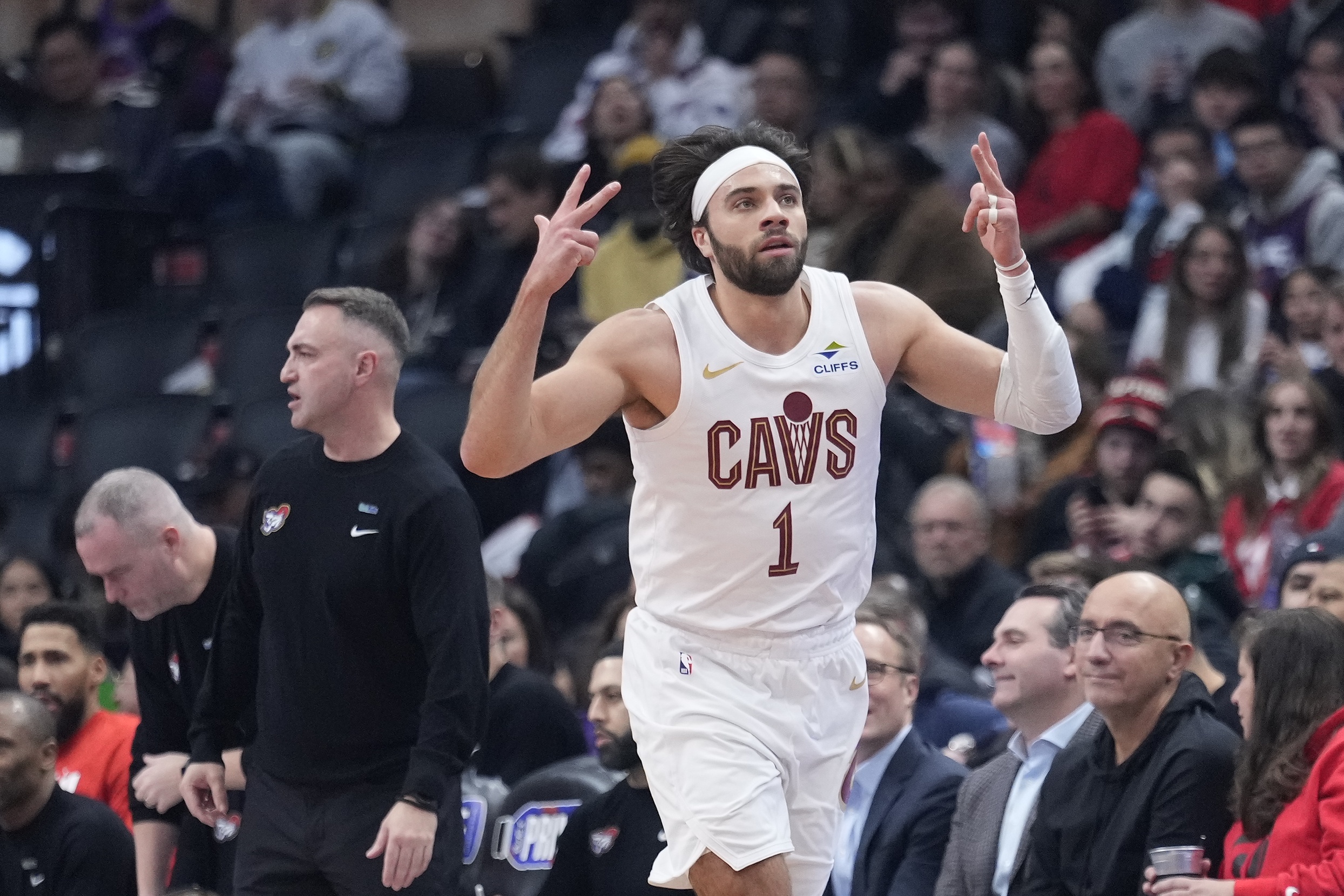 差距明顯！騎士外線火力全開三分47投19中 而雄鹿31投僅9中