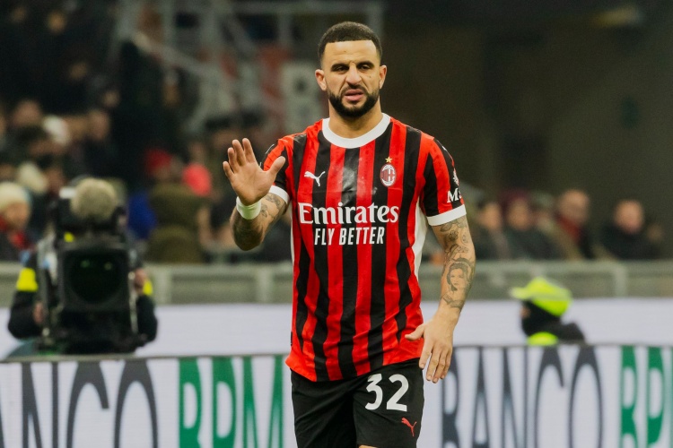 安布羅西尼：米蘭應(yīng)買斷沃克，很驚訝曼城允許他離開