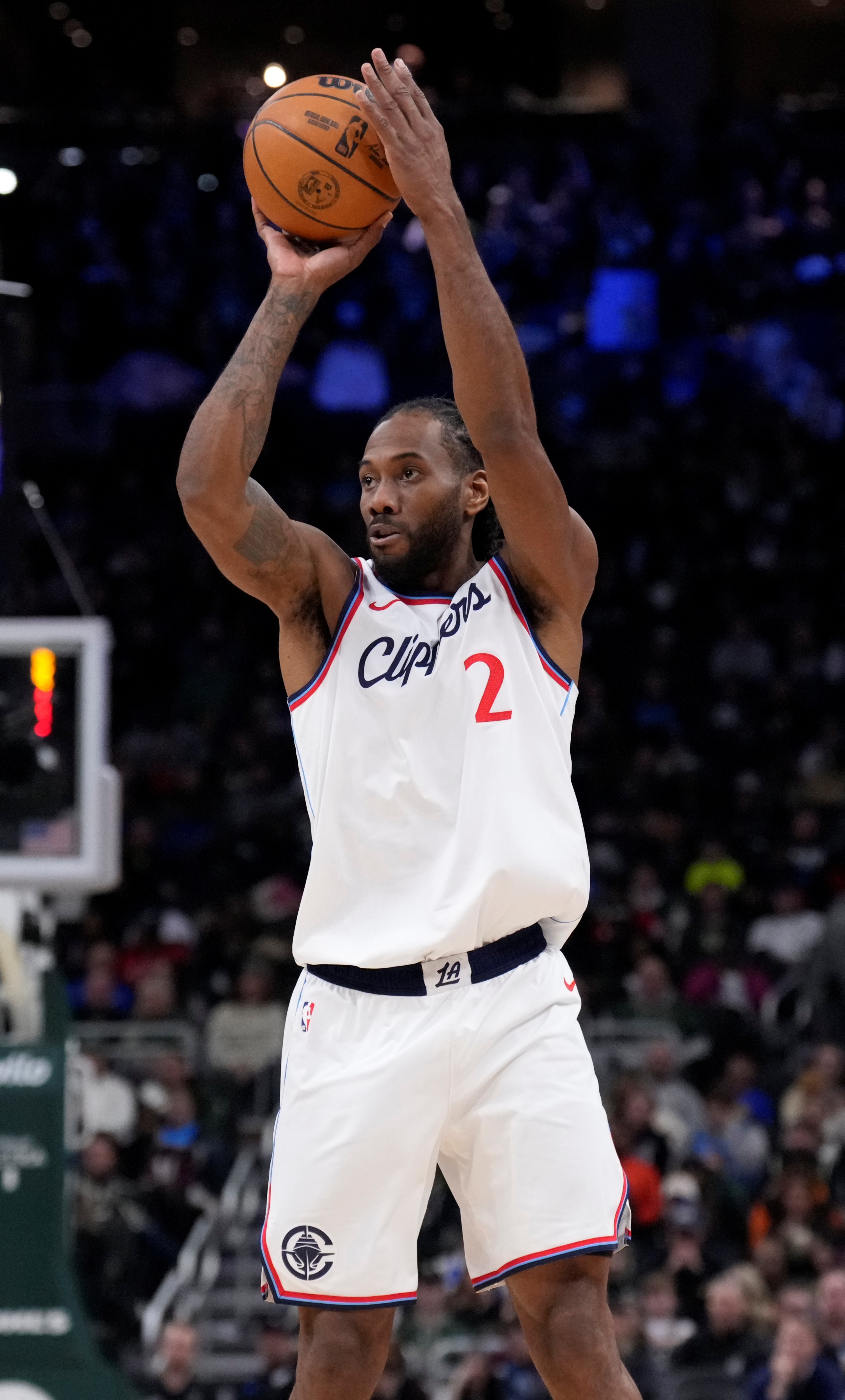 出手略少！萊昂納德上半場(chǎng)6中3得到8分4板1助2斷 三分4中2