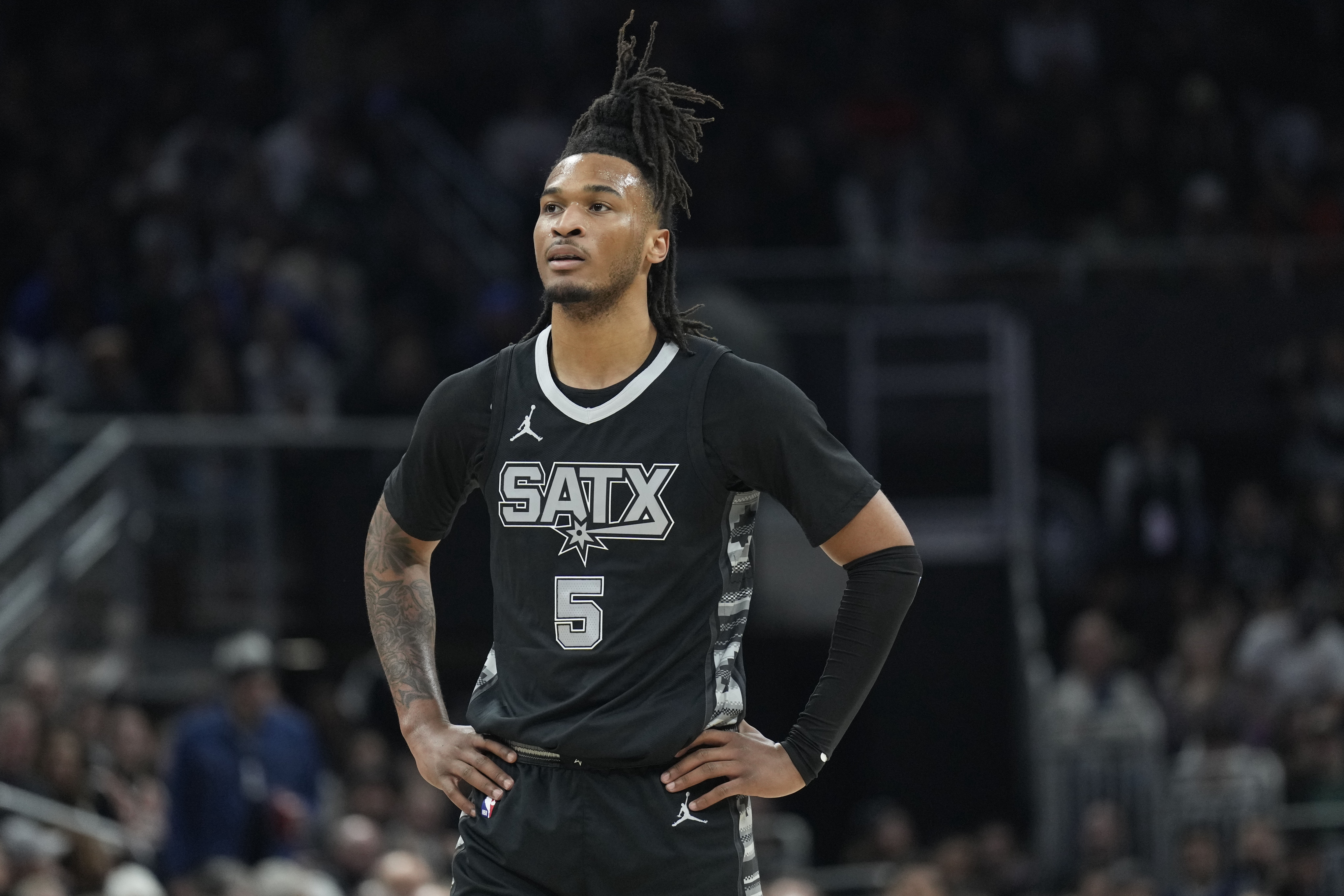 贏不贏我得拼！卡斯?fàn)?2中9得22分7板5助3斷 三分7中1