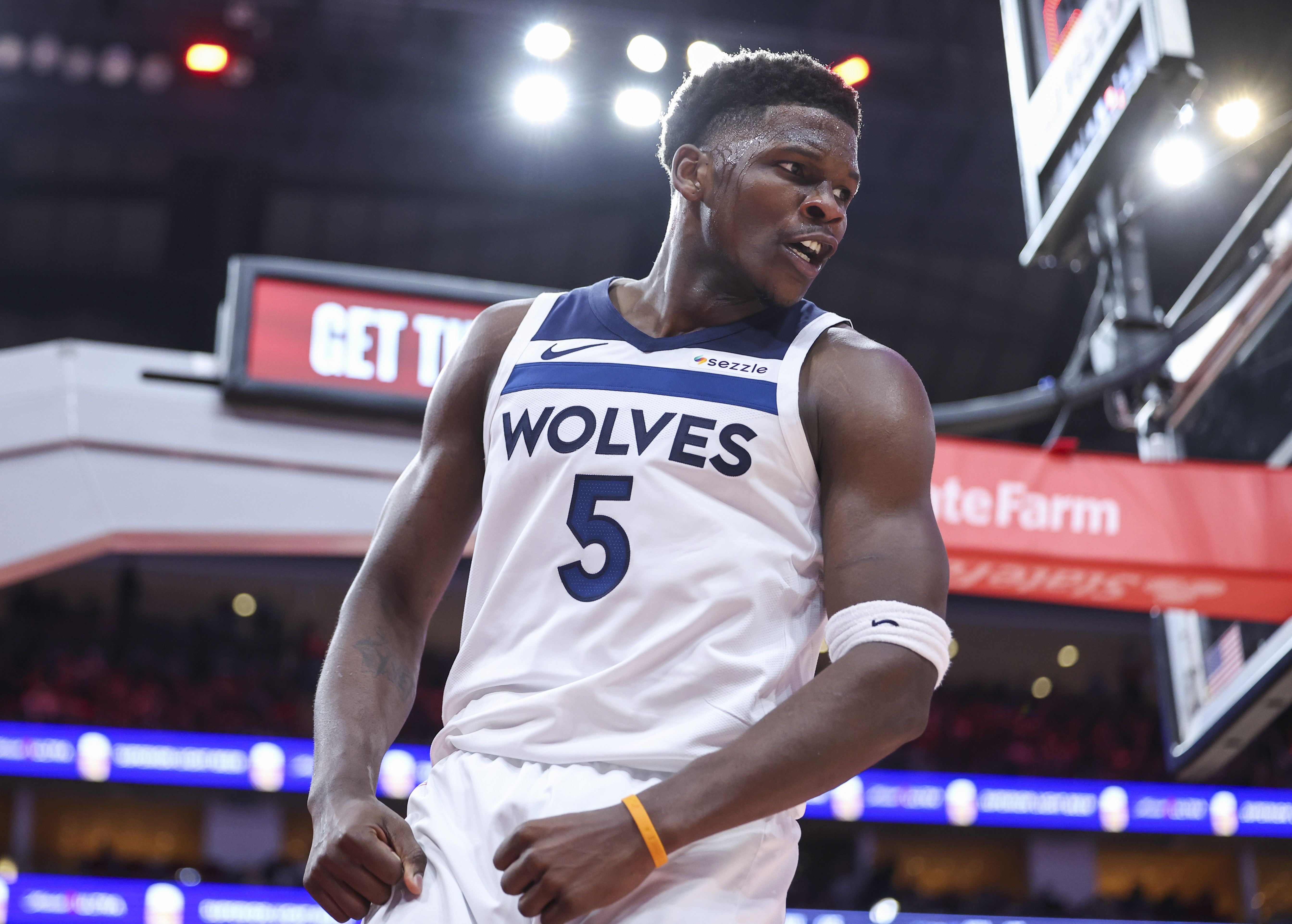 三節(jié)打卡！愛德華茲11中5拿到18分5板 得分均來自上半場