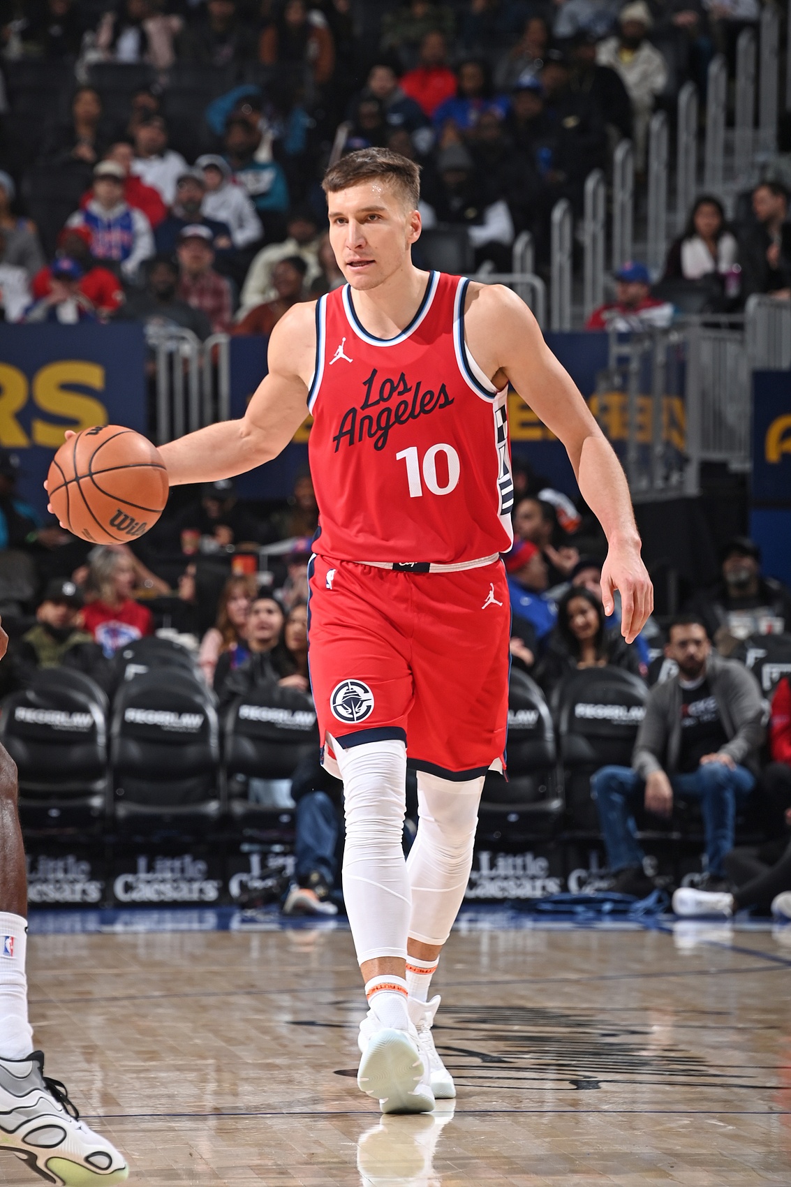 給射手找找手感！博格丹7投5中得14分6助 三分5中4&正負(fù)值為+13