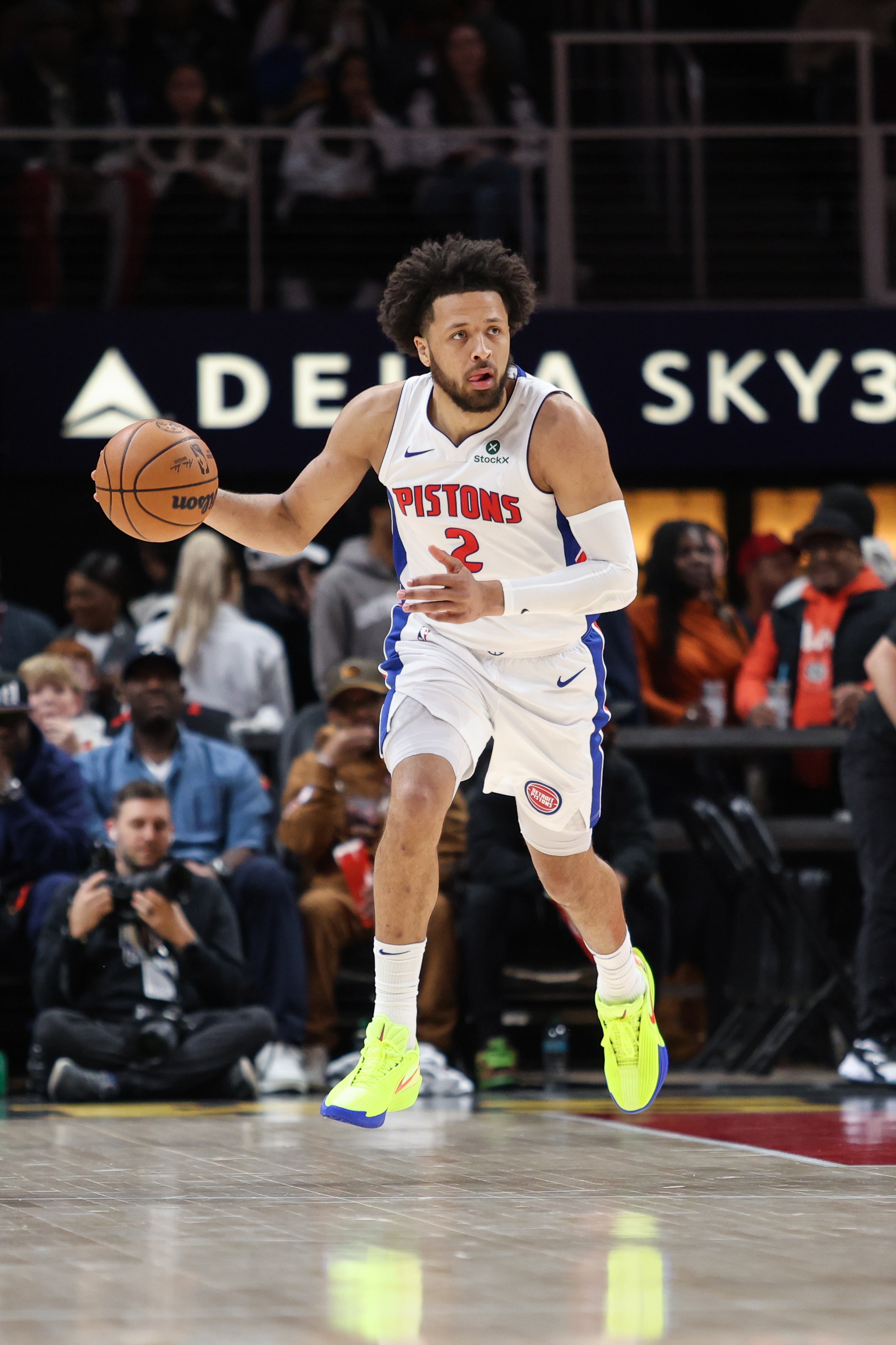 上狀態(tài)！康寧漢姆第三節(jié)6投4中得13分3板3助 獨(dú)撐全隊(duì)咬緊比分