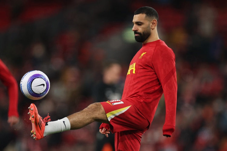 TA：薩拉赫范迪克阿諾德都收到了豐厚的續(xù)約合同，但至今未達(dá)一致