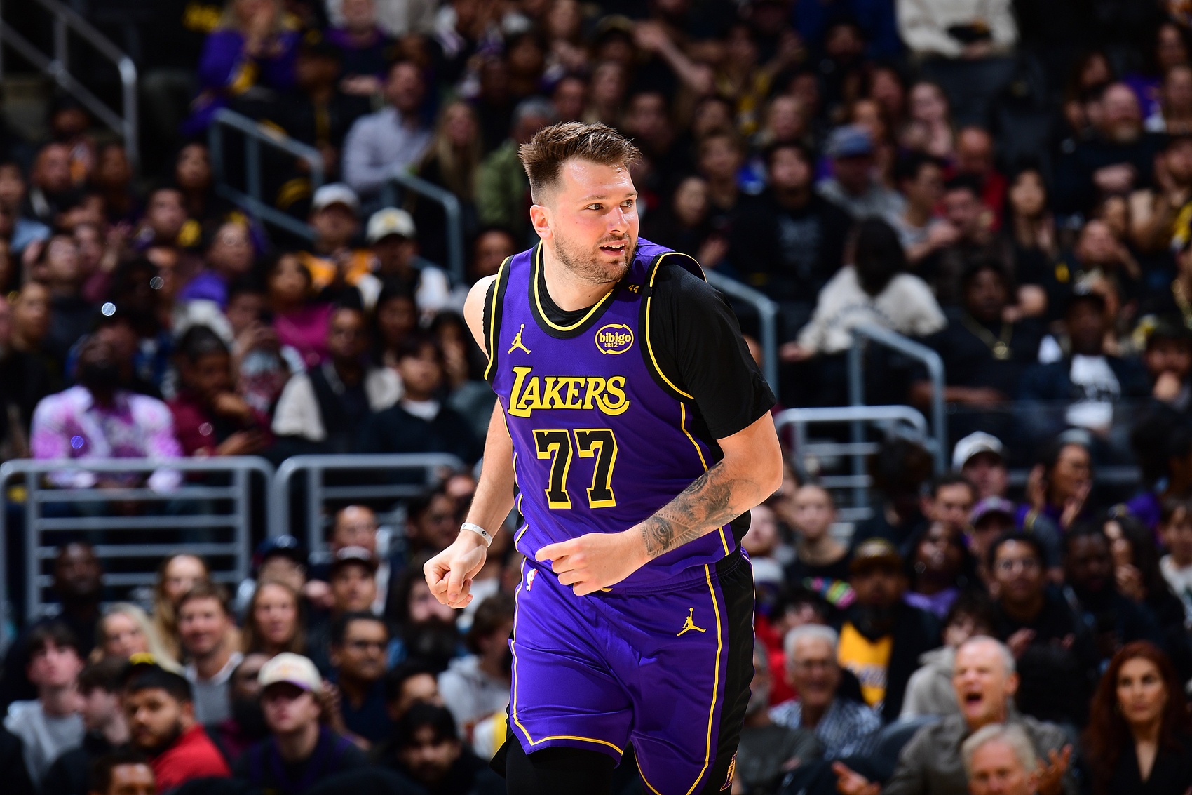 太easy了！東契奇第三節(jié)再添10分5助 前三節(jié)30+7+14正負(fù)值+31！