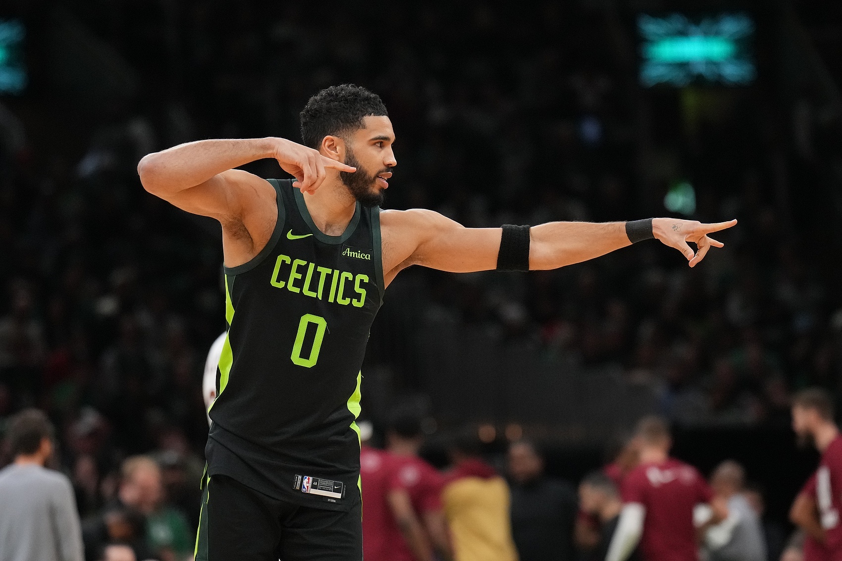 直接拉滿！塔圖姆首節(jié)10中8爆砍18分5板1助3斷 領先76人11分