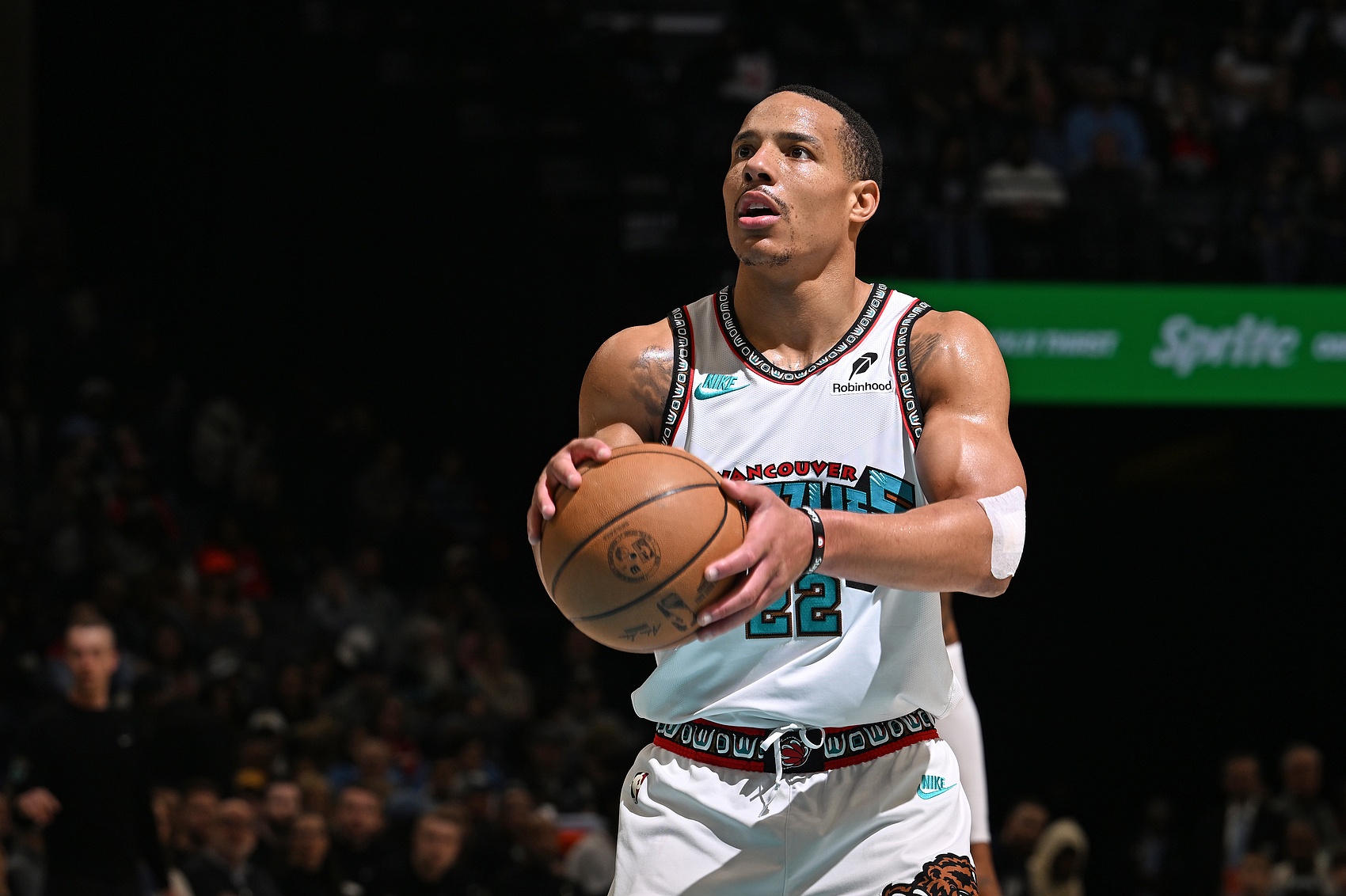 扛起球隊(duì)！貝恩是灰熊隊(duì)史第2位打出35+10+10的球員 比肩莫蘭特