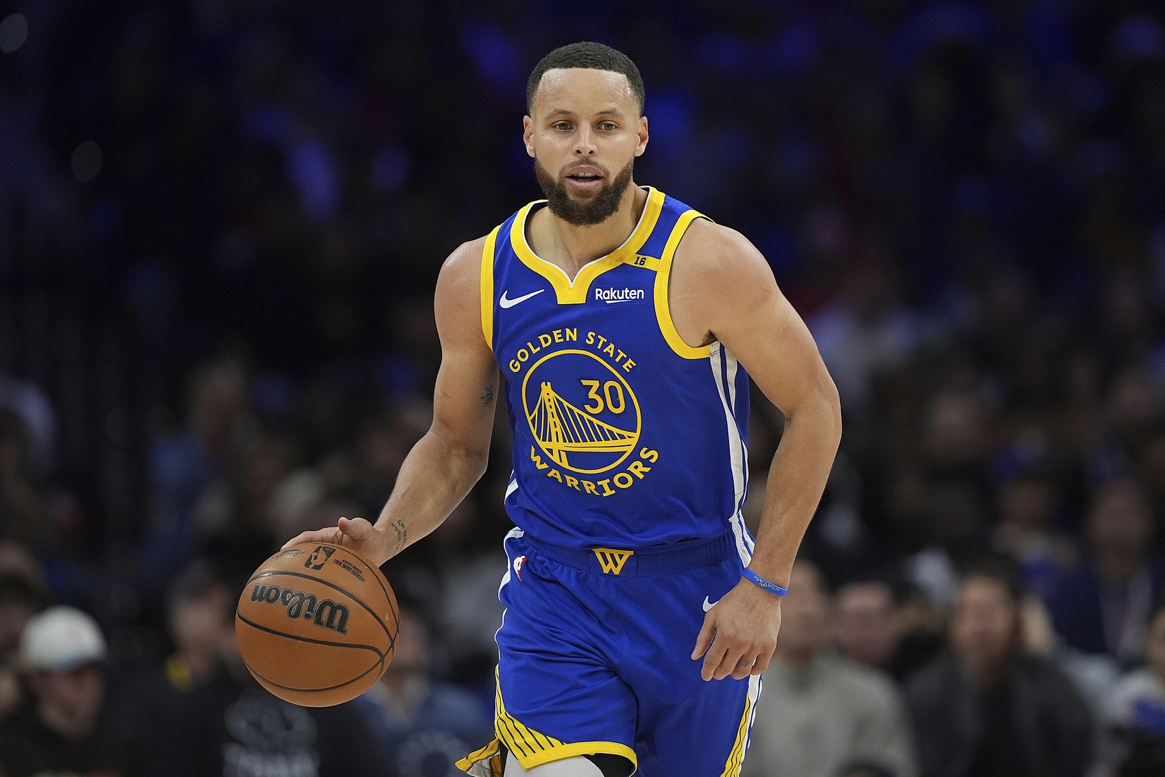 差點兩雙！庫里半場7中4拿到11分9助攻&正負(fù)值+17 腳踝扭了繼續(xù)打