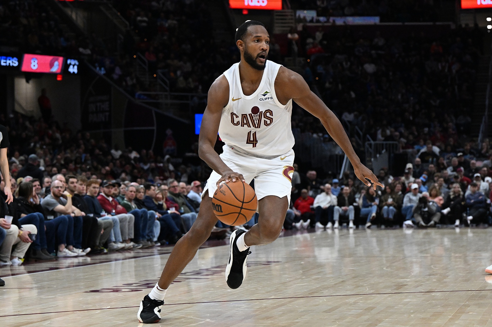 還要多練罰球！莫布里16分13籃板穩(wěn)定貢獻(xiàn)兩雙&罰球7中2