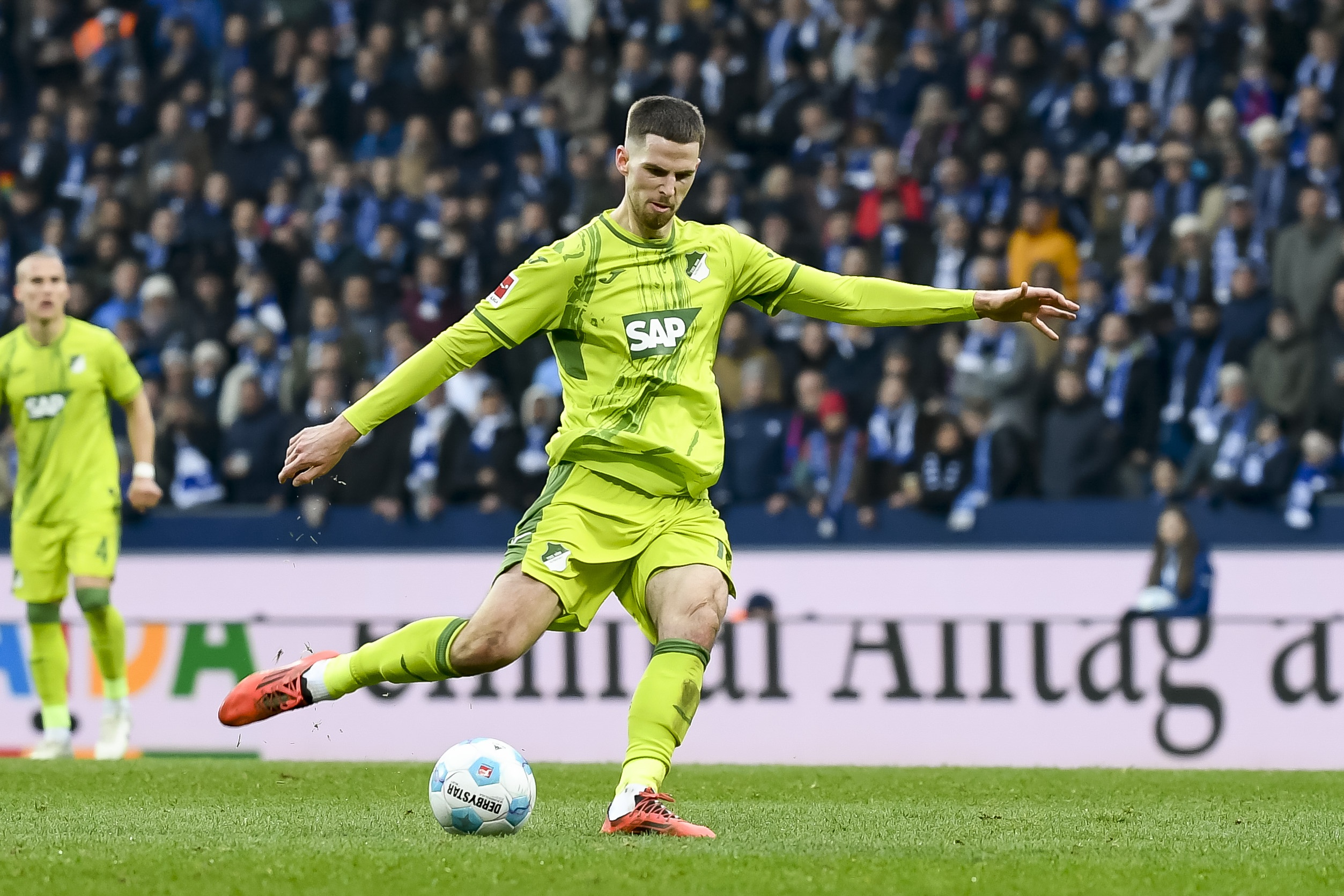 記者：法蘭克?？紤]夏窗簽斯塔赫，但預計霍芬海姆將索要高額費用