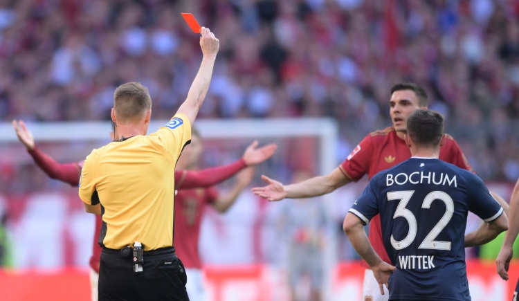 埃貝爾：帕利尼亞應(yīng)該避免此類對(duì)抗，否則裁判就會(huì)找到機(jī)會(huì)出紅牌