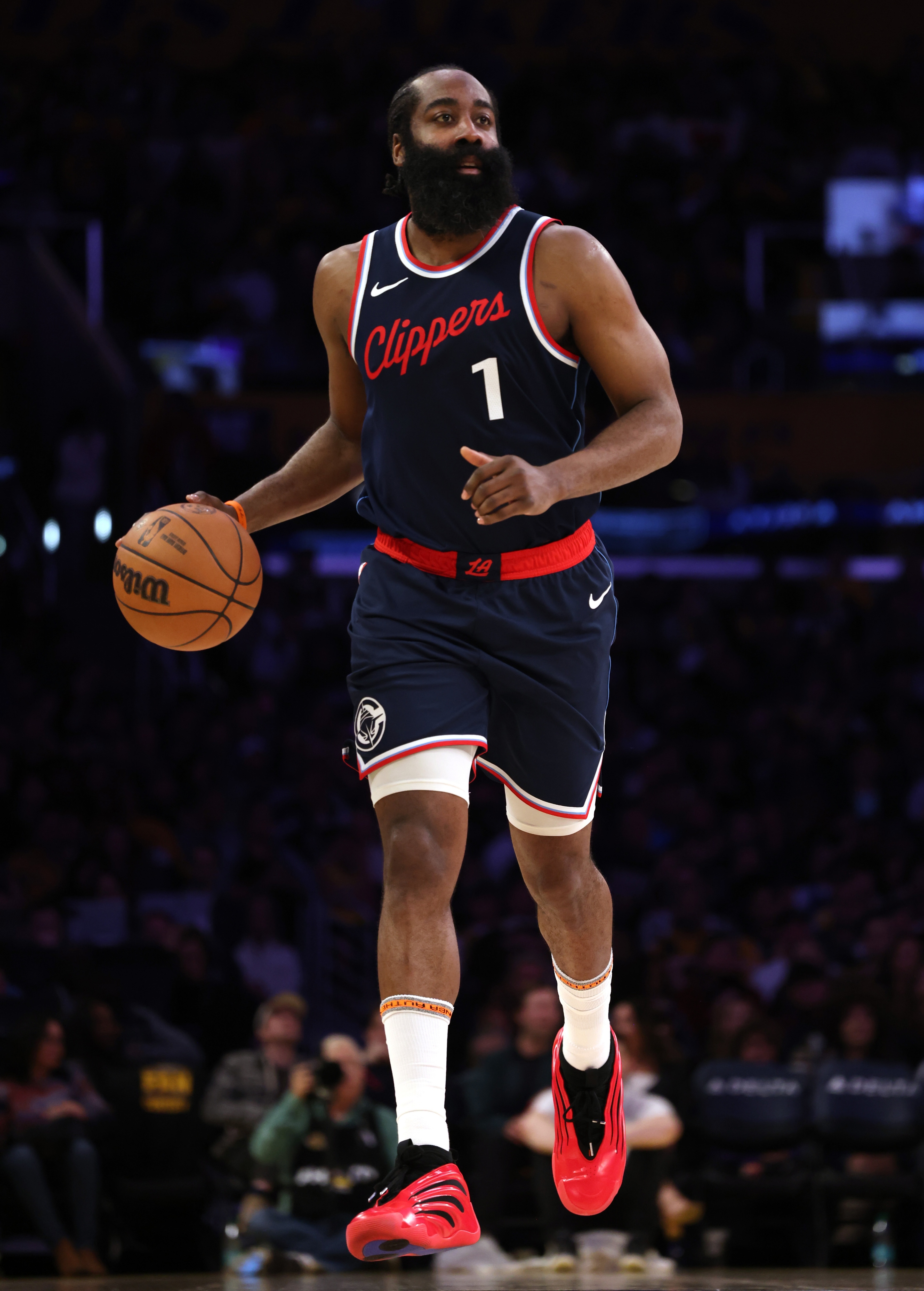 上來(lái)就拉滿！哈登打滿首節(jié)5中2得到11分3板3助 罰球8中6