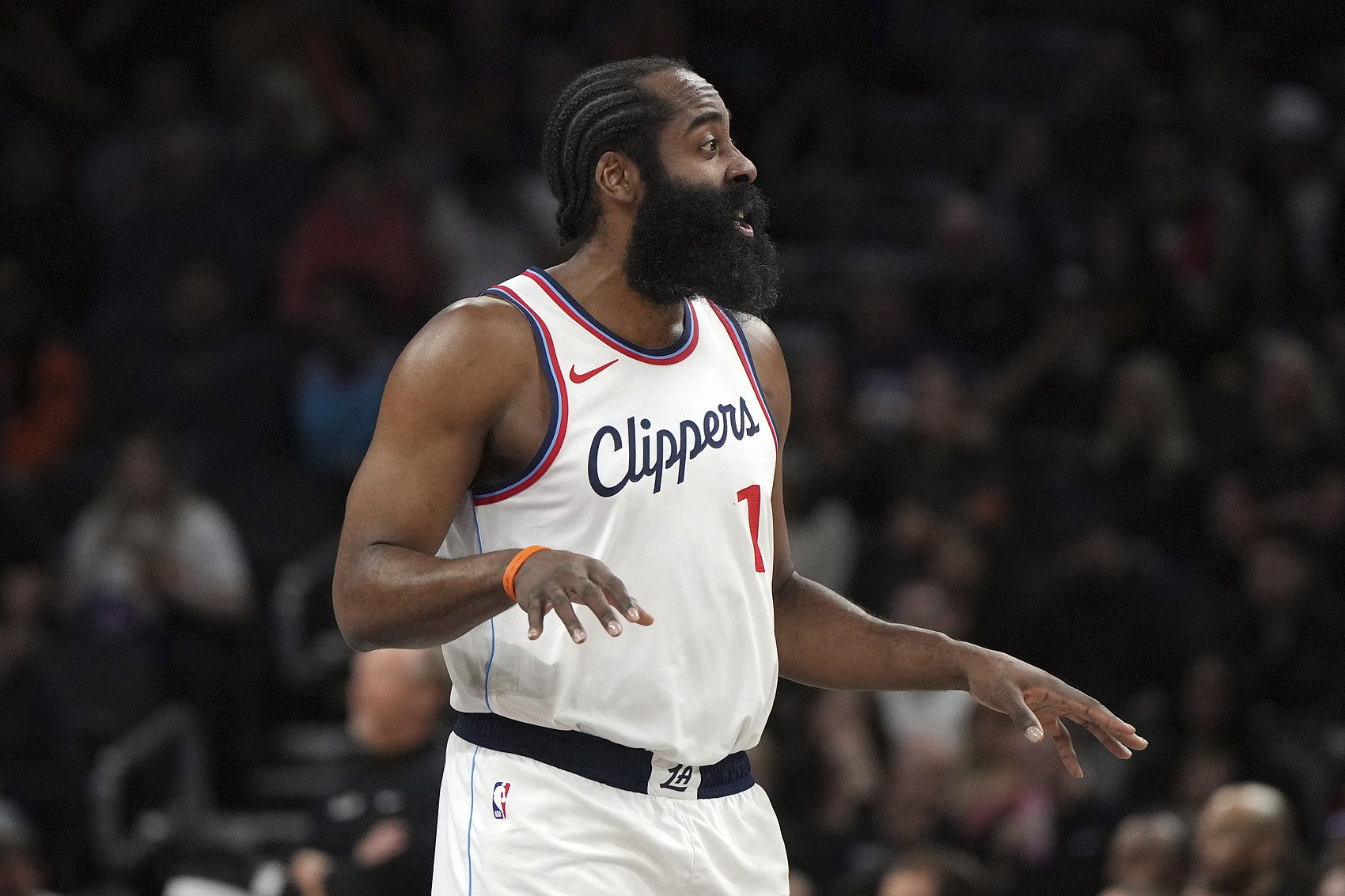 打得可以！哈登半場(chǎng)10中4拿到15分3板4助1斷 正負(fù)值+11