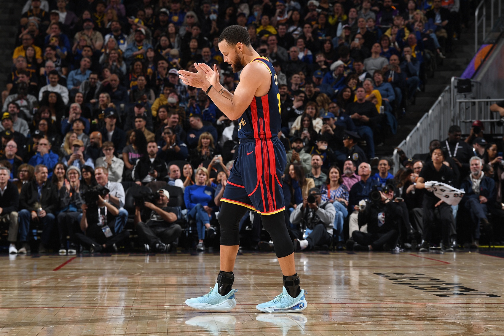 解鎖4000記三分！庫里：不知道還能進(jìn)多少三分 會(huì)盡可能挑戰(zhàn)極限