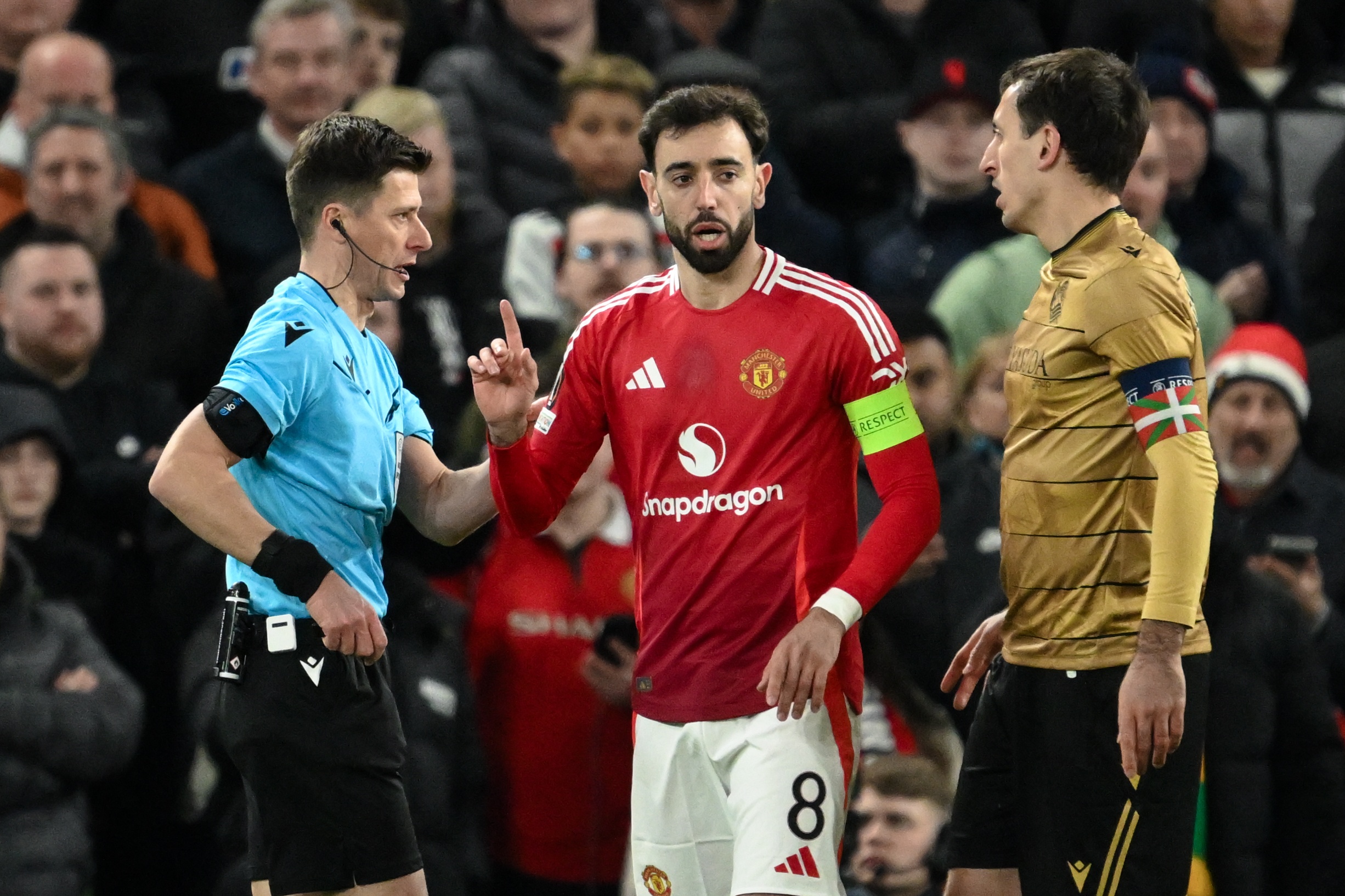 曼聯(lián)vs皇社3點(diǎn)1紅！西媒：主裁將被停哨，歐足聯(lián)認(rèn)為他有3次大錯