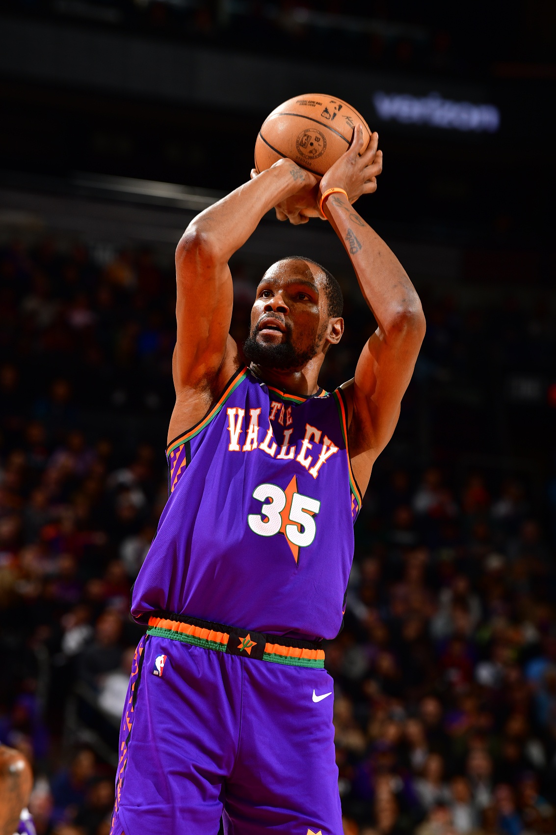 輕輕松松！杜蘭特上半場10中6砍下17分4助攻 正負(fù)值+18