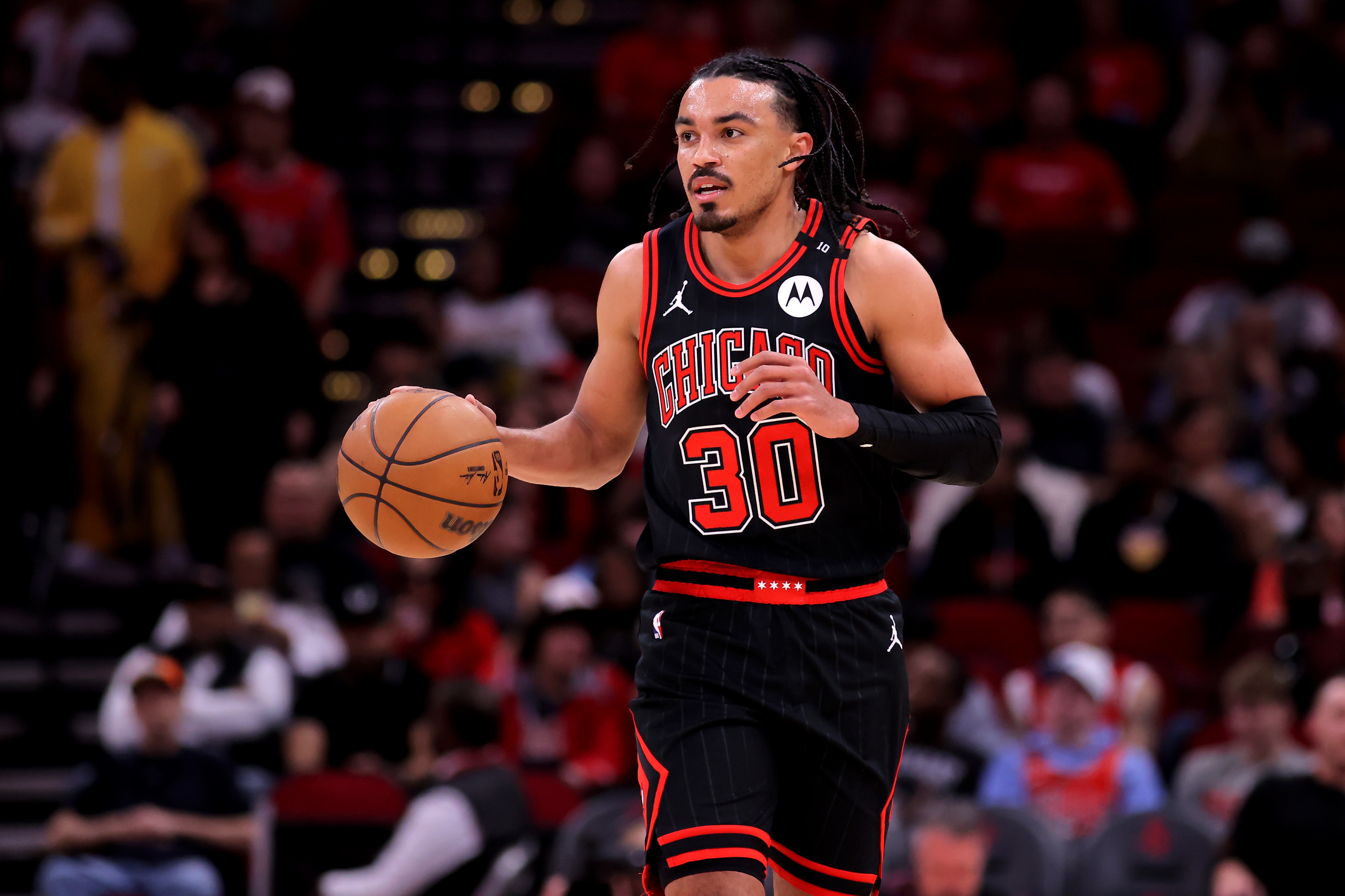 太穩(wěn)健了！特雷-瓊斯10中8高效拿下18分4板12助3斷