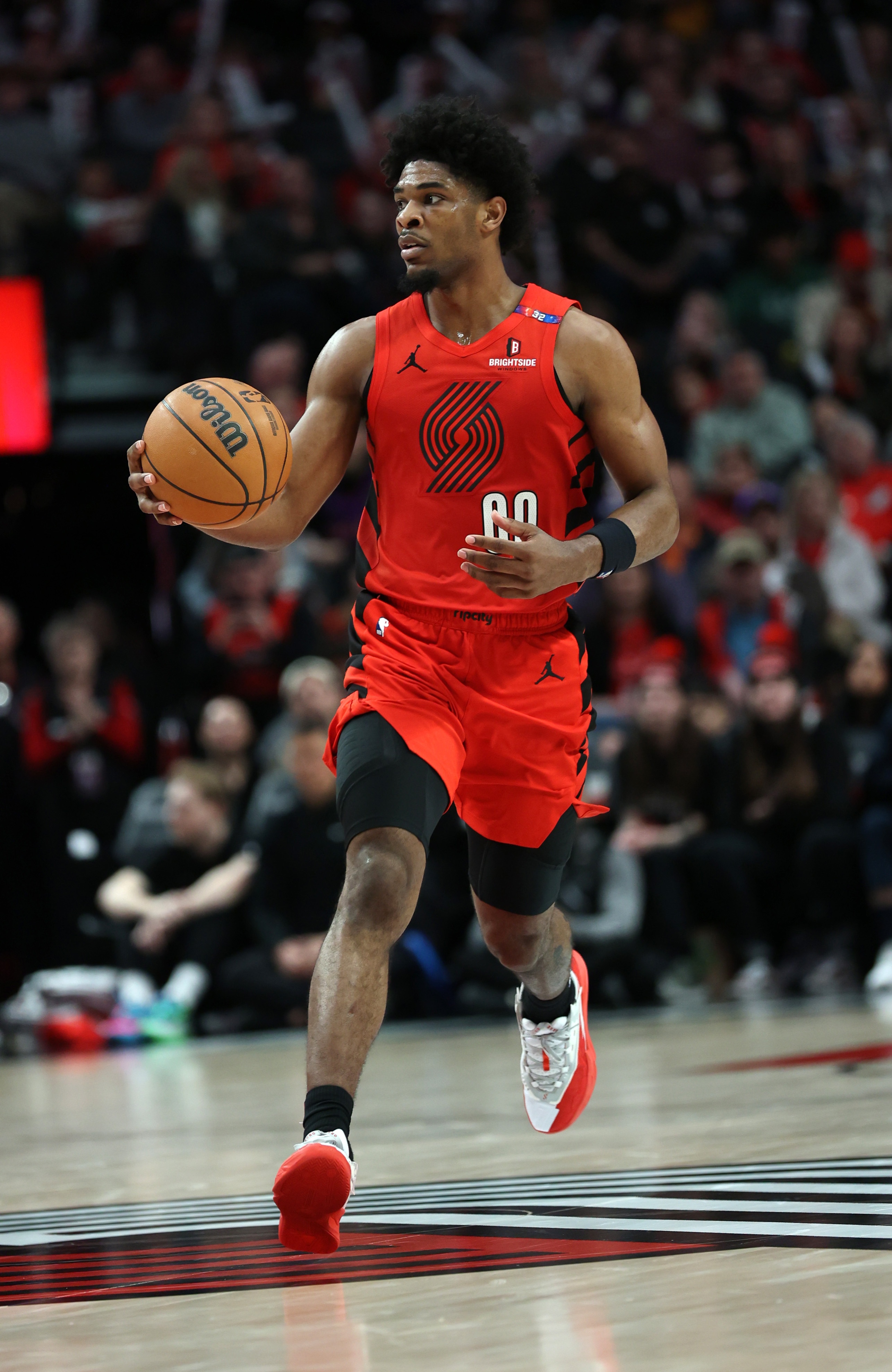 效率不行！亨德森14投共得到11分5板3助 三分球5投1中