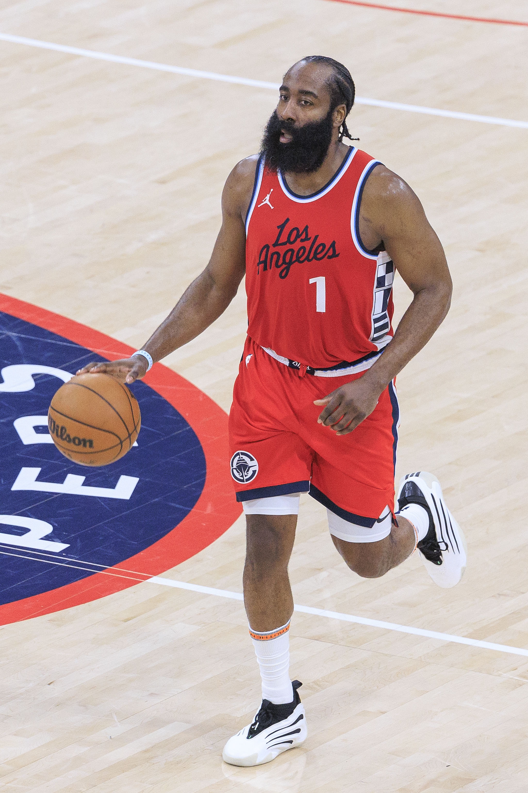 哈登總得分距離歷史第十一的摩西-馬龍還差10分 下一場對陣?yán)做? > </a>
                        <div   id=