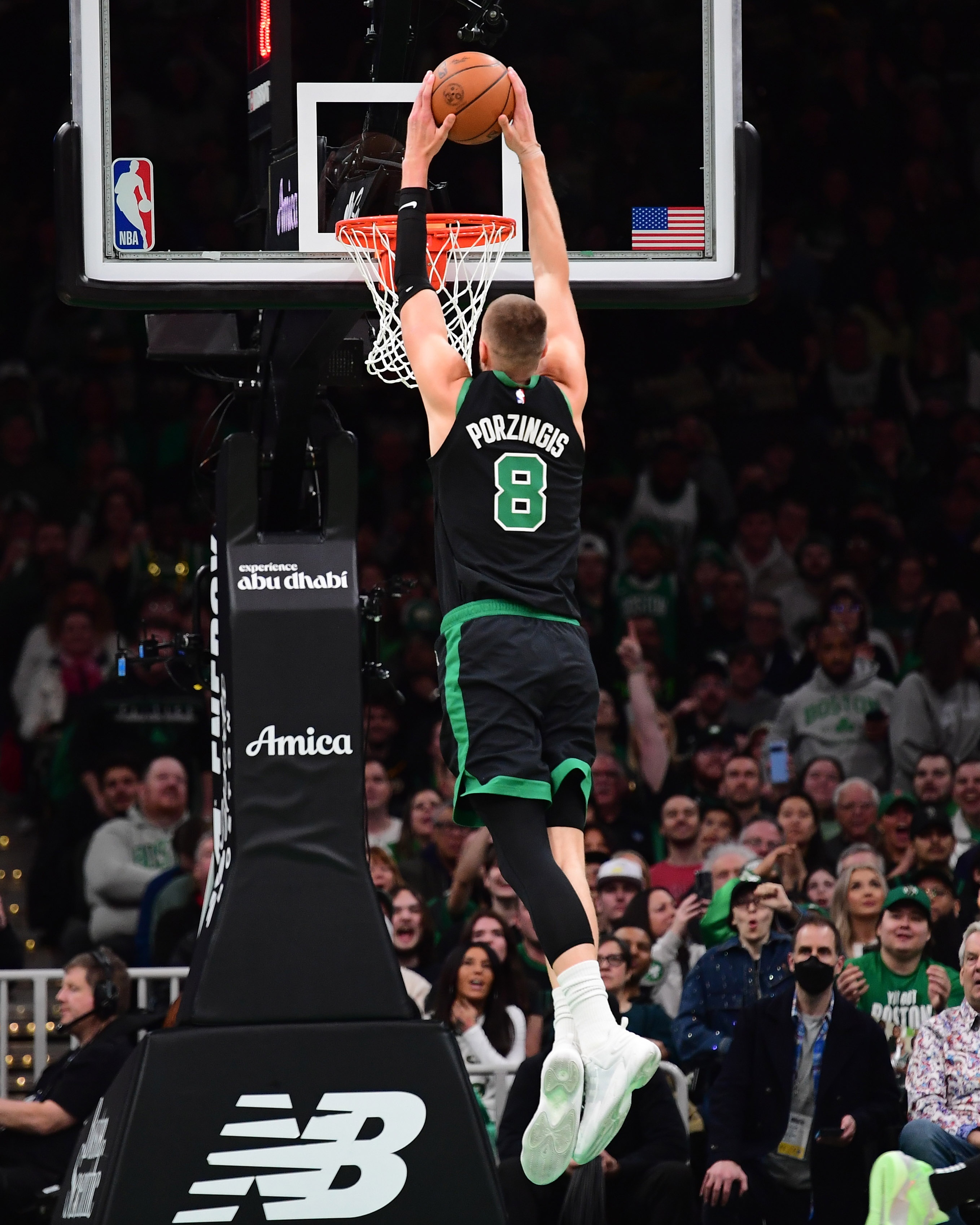 內(nèi)線高塔！波爾津吉斯出場(chǎng)24分鐘15中9&三分5中3砍27分10板6助1斷