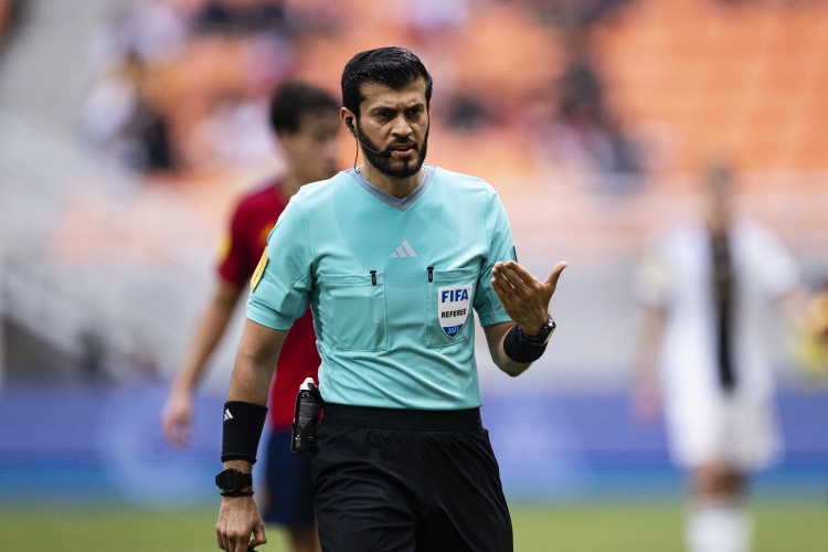 勝率100%！國(guó)足在阿聯(lián)酋主裁奧馬爾執(zhí)法下2戰(zhàn)全勝 還曾給國(guó)足點(diǎn)球
