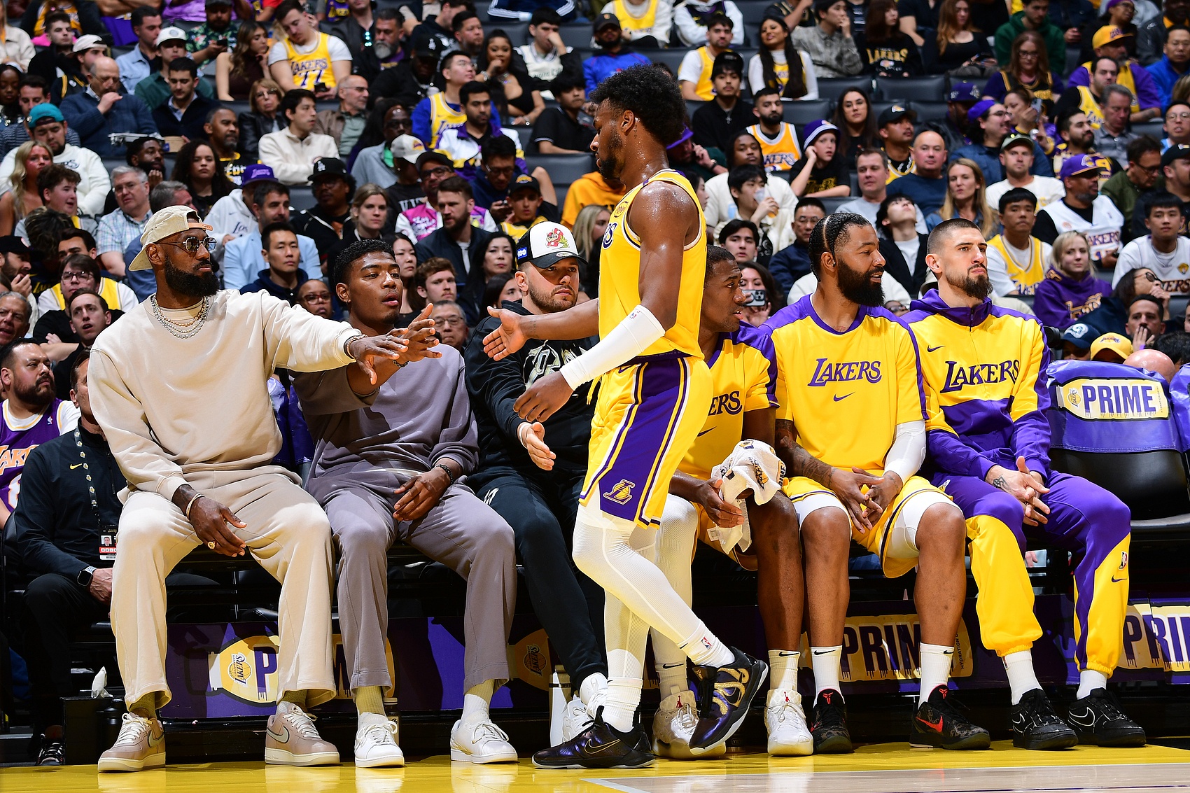 詹姆斯：布朗尼打得越來越好 他開始找回出事前的比賽感覺