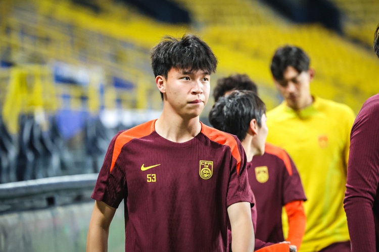 韓喬生：黃政宇出任單后腰沒(méi)收到太好效果，王鈺棟表現(xiàn)可圈可點(diǎn)