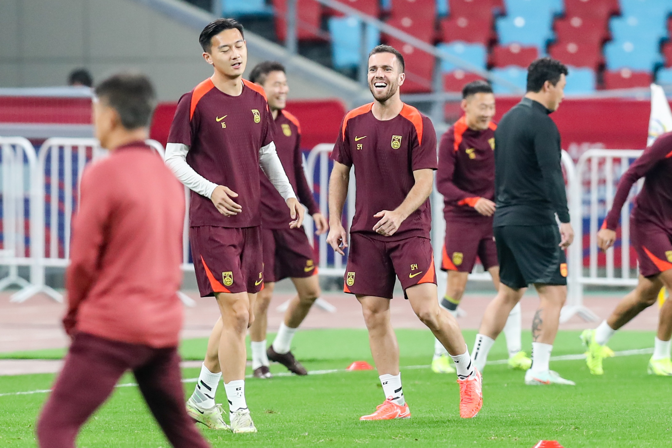 媒體人：王上源的6號給了塞爾吉尼奧，很可能是他首發(fā)的信號