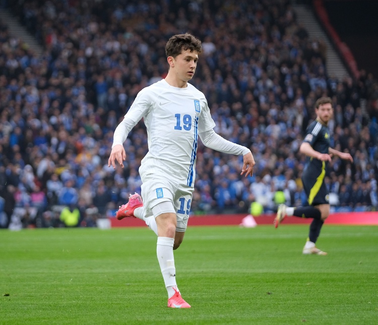 希臘神童！英媒：曼聯(lián)利物浦有意17歲卡雷查斯，球員身價700萬歐