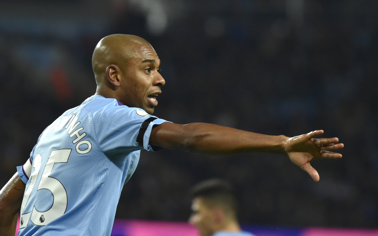 隊(duì)長(zhǎng)回歸！英媒：瓜帥邀請(qǐng)費(fèi)爾南迪尼奧加入曼城教練組